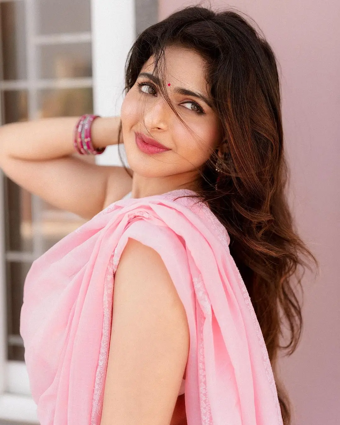 Indian Girl Iswarya Menon In Traditional Pink Saree Sleeveless White Blouse